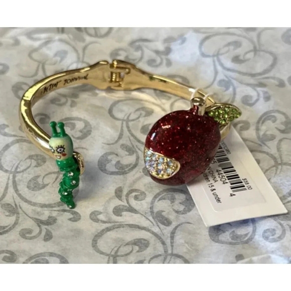 BETSEY JOHNSON SET Apple & Worm Hinged Bracelet 3 Apple Necklace & Earrings NWT - Picture 4 of 16
